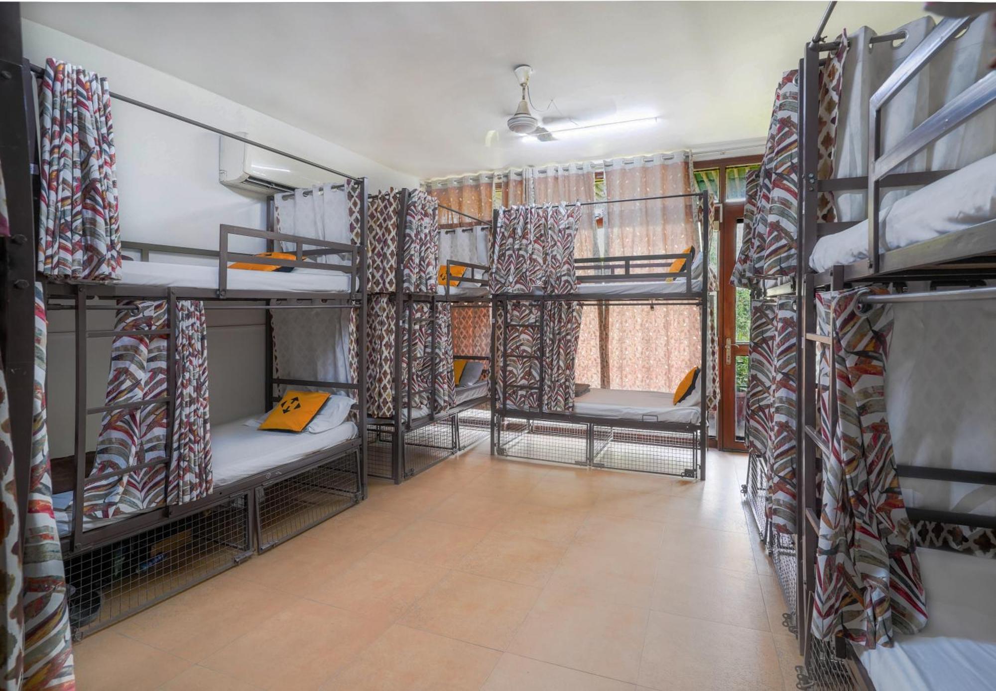 Hide-In Hostel Delhi Нью-Дели Экстерьер фото